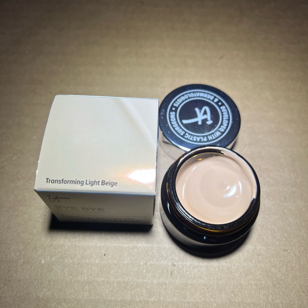It Cosmetics Neutralizing Correcting Cream Transforming Light Beige NWOB